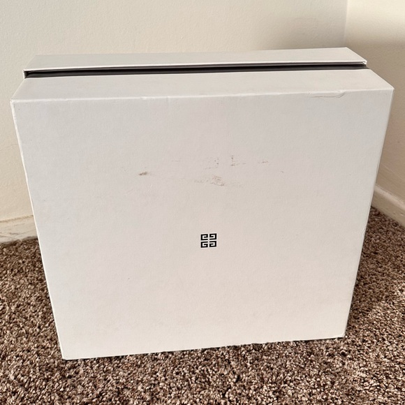 Empty Givenchy box - Picture 7 of 7